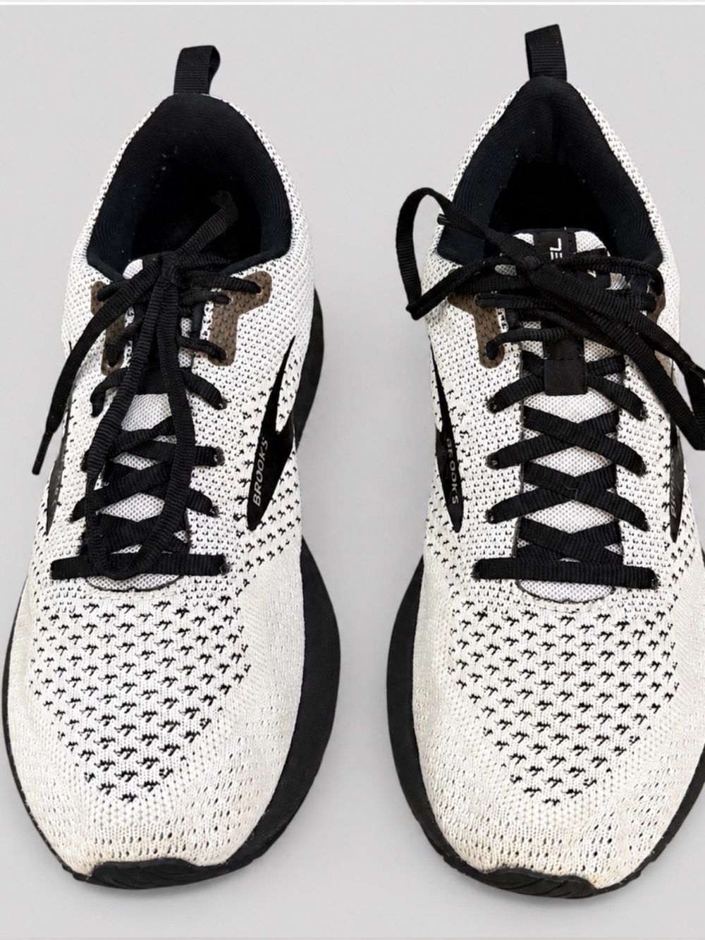 Brooks Revel 4 Running Shoes Women's Size 9 White Black Athletic Sneakers Gym